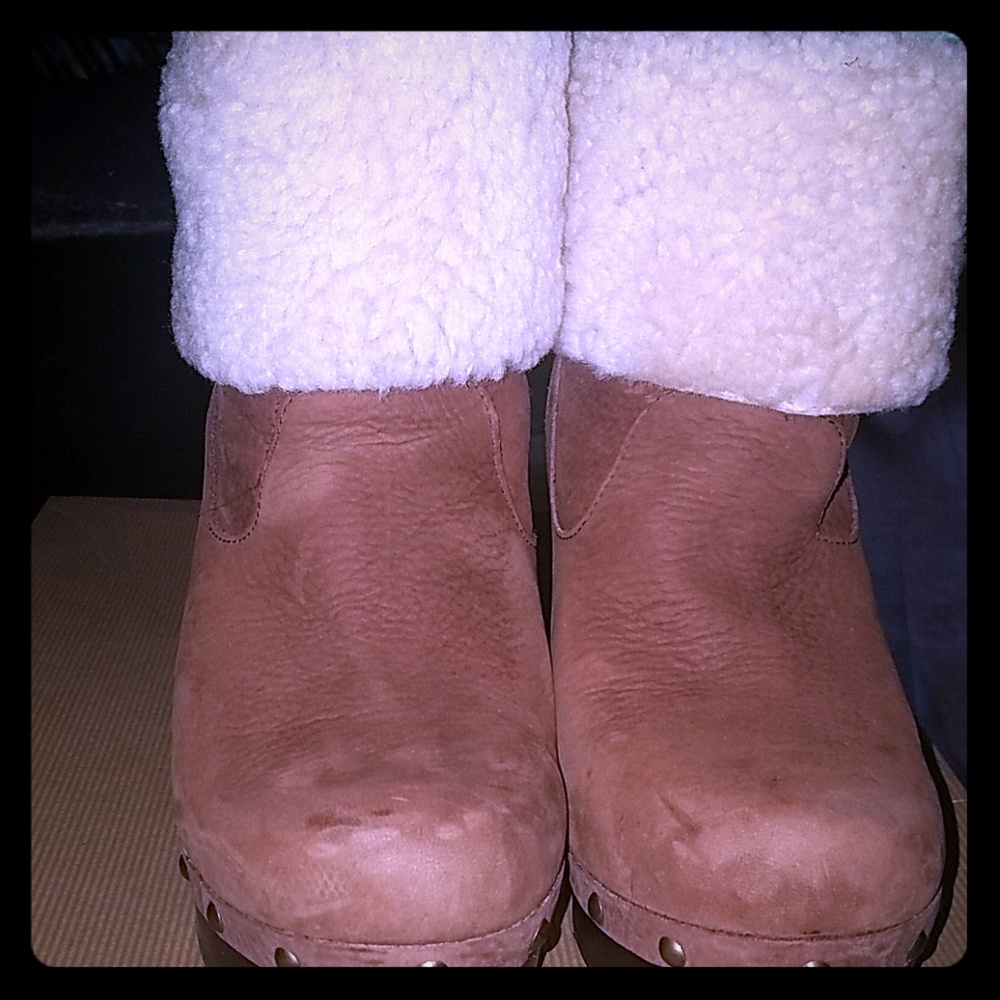 UGG Boots, w Carnagie